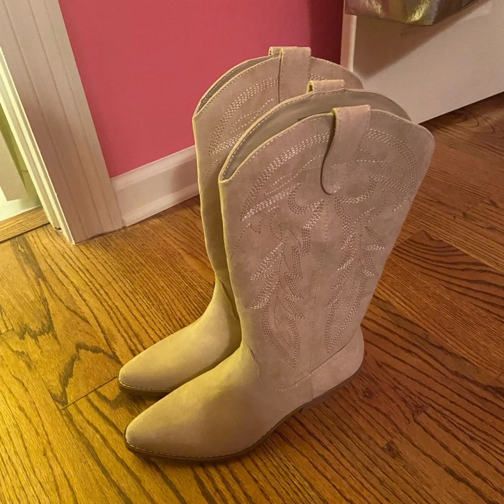 Cream Color Boots - Picture 3 of 3